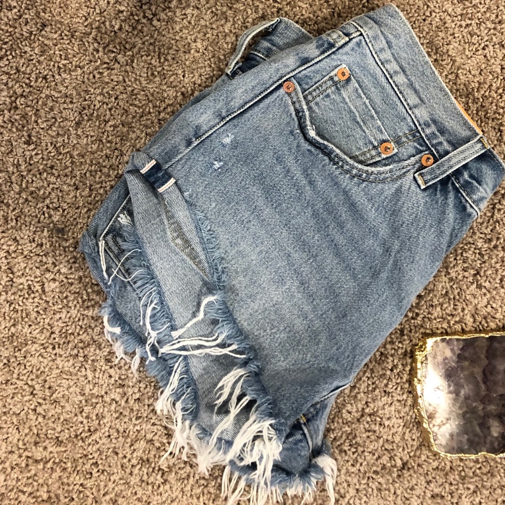 BRAND NEW- Levi 501 size 27 denim cut-off shorts
